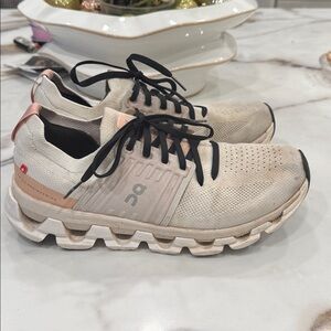 On Cloud Womens Running Shoes. Size 9.5